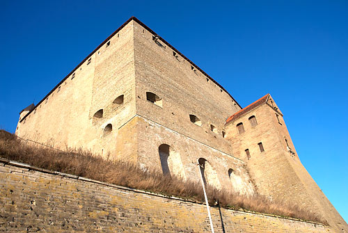 колодезная башня нарвского замка